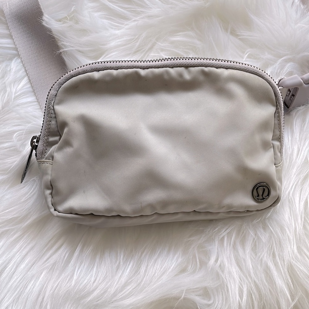Lululemon Everywhere Belt Bag